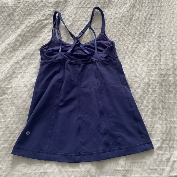 Lululemon Tank Top with built in bra. Size 4. Periwinkle Excellent condition - Picture 2 of 5